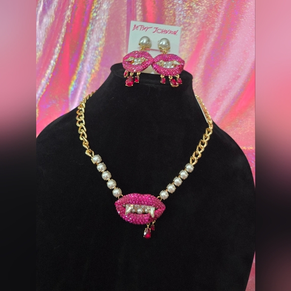 Betsey Johnson Vampire Pink Necklace and Earring set! NWT - Picture 10 of 15